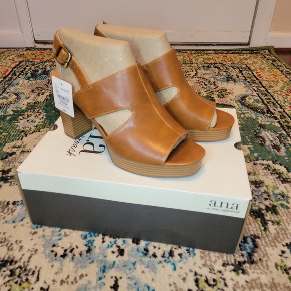 NIB‎ A.N.A Light Brown Strappy Platform Heels, Size 10M Office Wedding Guest - Picture 1 of 7